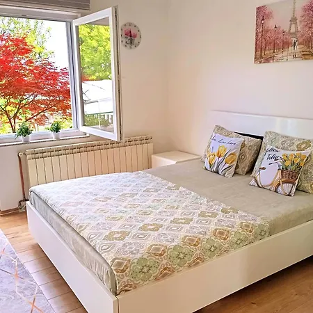 Dzan Free Parking * Sarajewo